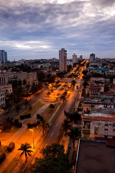 Küba. gece havana. avenue Başkanlar üzerine Üstten Görünüm — Stok fotoğraf