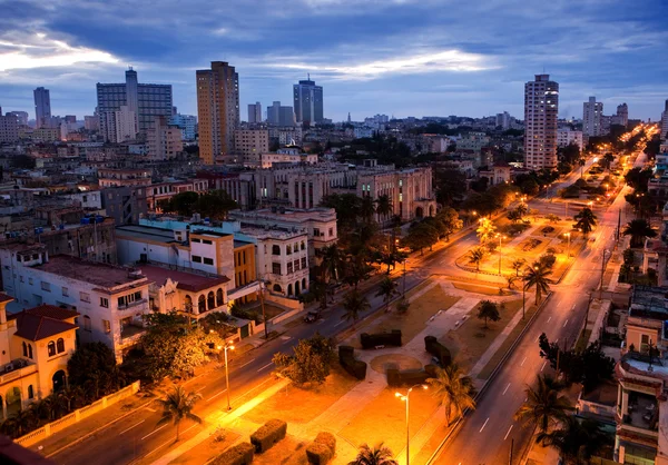 Cuba. Notte L'Avana. La vista dall'alto sul viale Presidenti — Foto Stock