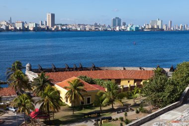 Havana. morro'nın kale yuvasından aracılığıyla şehir görüntüsü. panoram