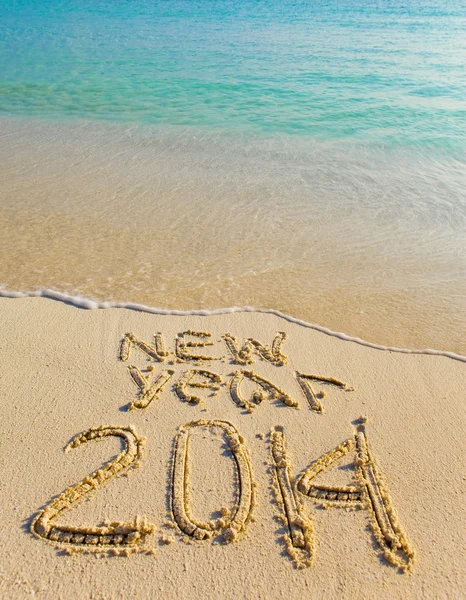 2014 Inschrift im Sand am Meer. — Stockfoto