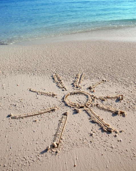 Die Sonne - ein Bild auf Sand — Stockfoto