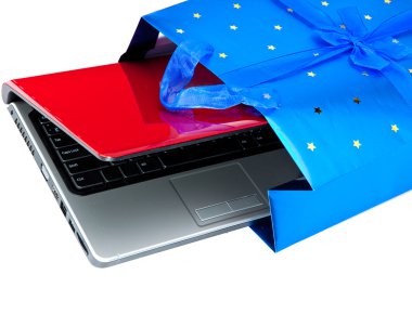 hediye paketi içinde belgili tanımlık laptop