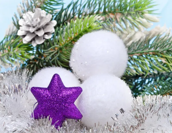 Bolas de Ano Novo fofo branco — Fotografia de Stock