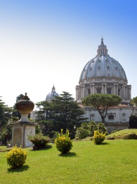st peter's Bazilikası Vatikan bahçeleri göster