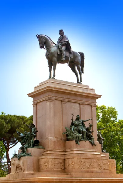 Faro de gianicolo-giuseppe garibaldi paard monument in rome, Italië — Stockfoto