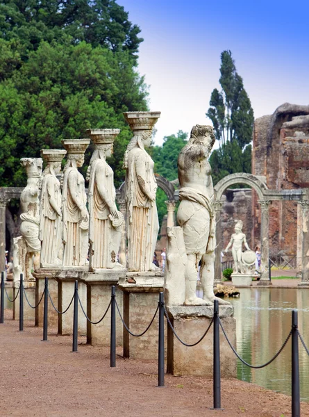 Villa Adriana- ruinas de una casa de campo imperial Adriano en Tivoli cerca de Roma , —  Fotos de Stock