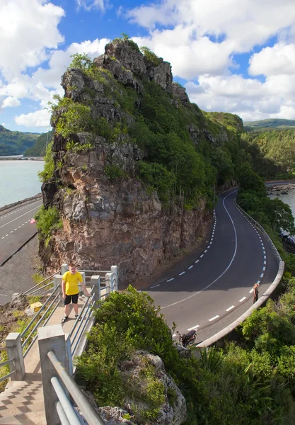 The road between hills at the lake. Mauritius — Stock Photo, Image
