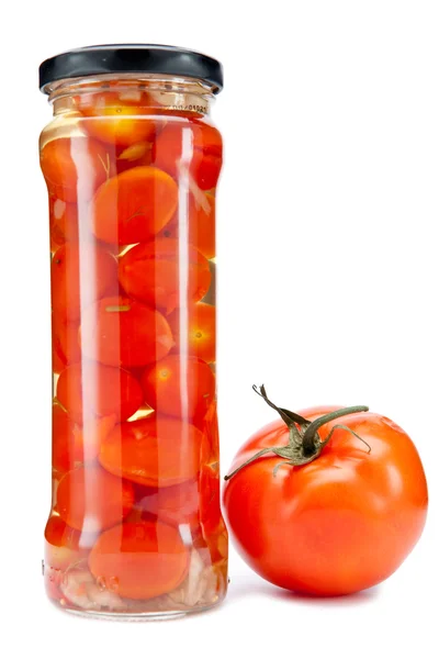 Ingeblikte tomaten in glazen potten — Stockfoto