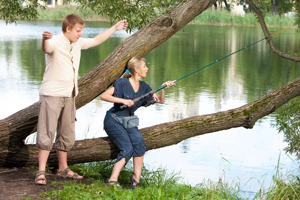 Young people on fishing — Stock Photo, Image