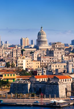 Havana. retro efektli morro'nın kale yuvasından ile eski şehir görüntüsü