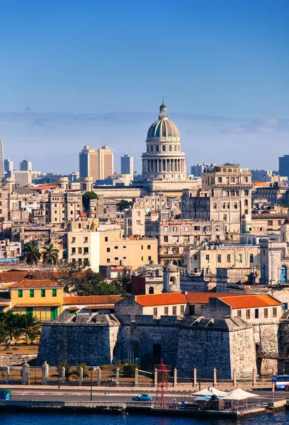 Havana. retro efektli morro'nın kale yuvasından ile eski şehir görüntüsü — Stok fotoğraf