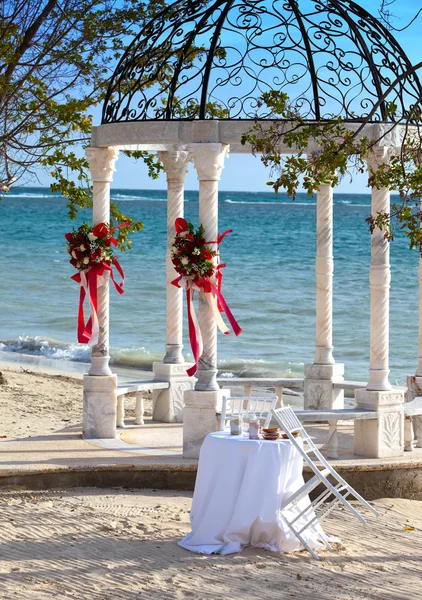 Cosy pavilion with a view of the sea — Stock Photo, Image