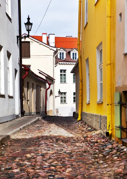 Staré domy v ulicích starého města. Tallinn. Estonsko — Stock fotografie
