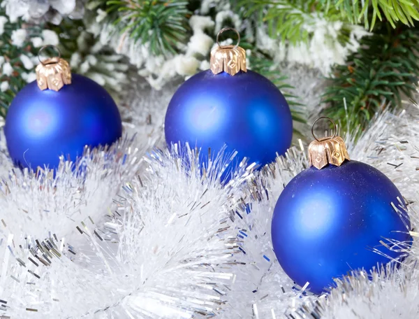 Donker blauwe New Year's ball — Stockfoto