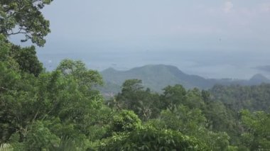 Deniz kıyısının Panorama 'sı Endonezya' nın Bali dağından alındı.