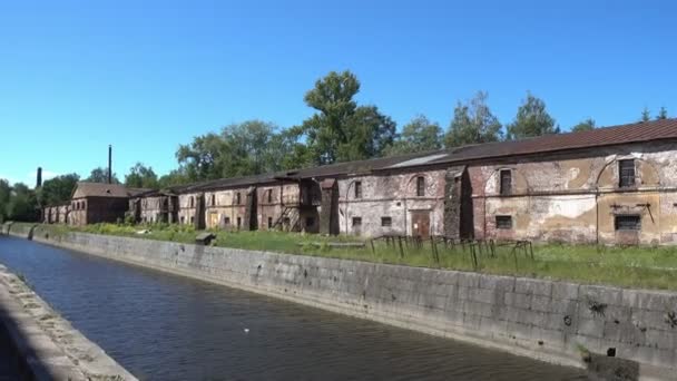 Russia Kronstadt old part of the city, Rope spinning plant, View through the Bypass Canal to warehouses — 图库视频影像