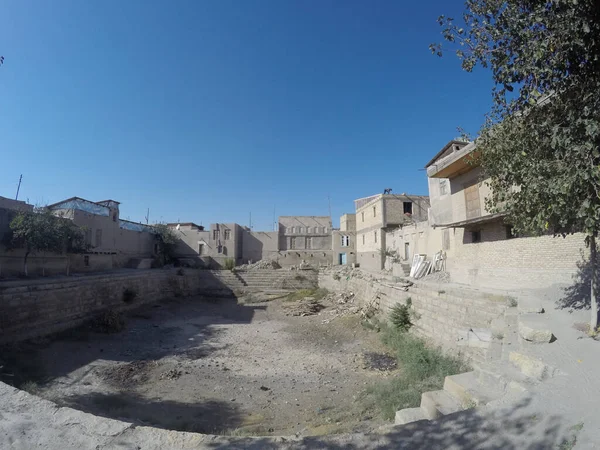 Bukhara Vecchio Stagno Secco Bere Gli Edifici Intorno Immagine Stock