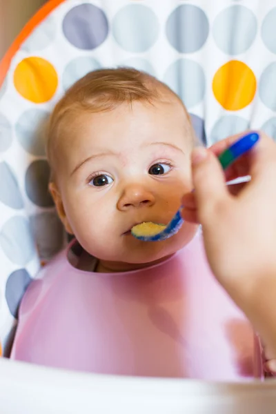 Baby feeding — Stock Photo, Image