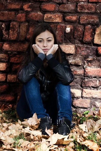 Eenzame tienermeisje — Stockfoto