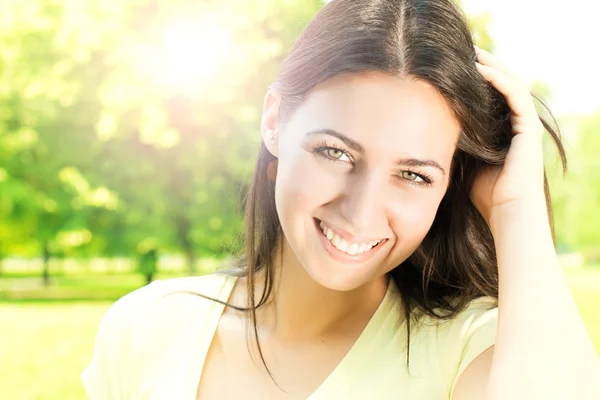 Glück schöne Frau — Stockfoto