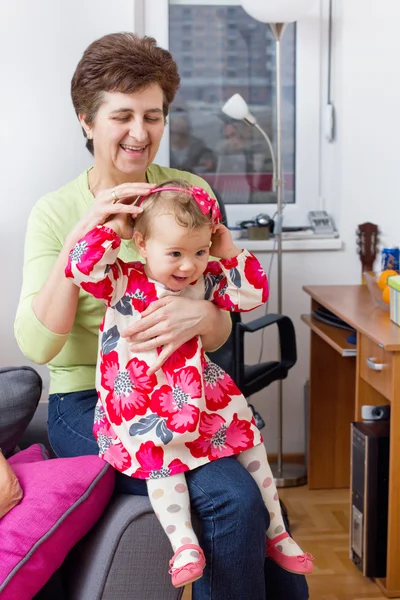 Glückliche Oma und Baby — Stockfoto