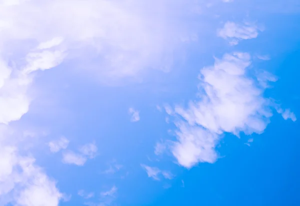 Cielo azul con nubes —  Fotos de Stock