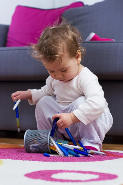 Egyéves bébi játszik — Stock Fotó