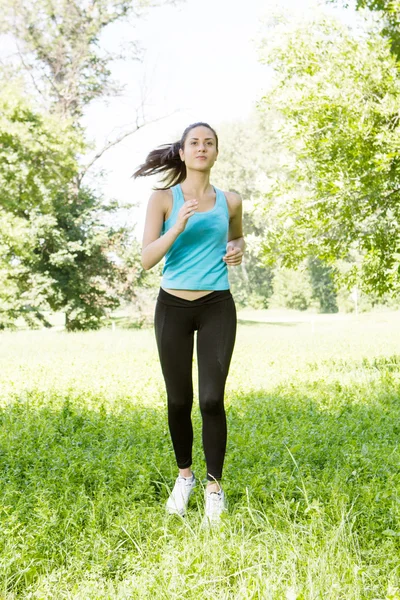 Fitness meisje joggen — Stockfoto