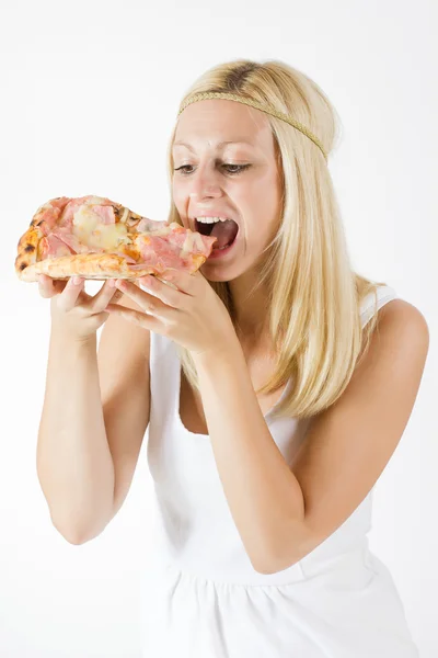 Ragazza mangiare pizza — Foto Stock
