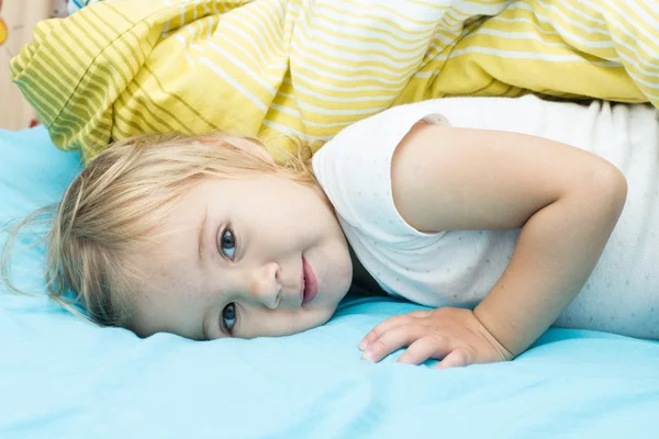 Cute happy little girl — Stock Photo, Image