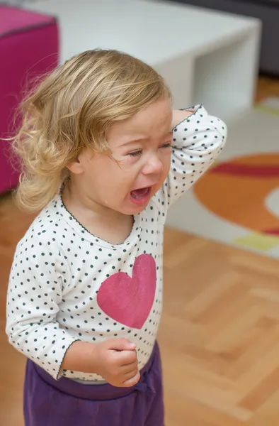 Triste niña llorando infeliz — Foto de Stock