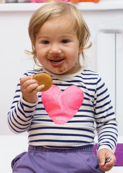 Porträt des süßen kleinen Mädchens — Stockfoto