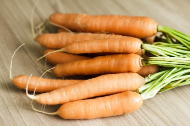 Bir sürü taze havuç.