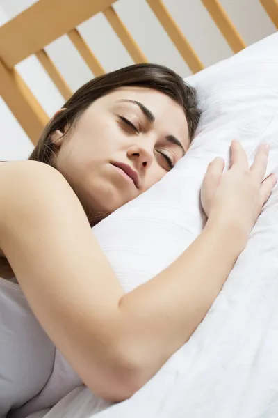 Bella giovane donna che dorme — Foto Stock