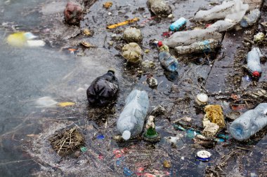 plastik şişe atık