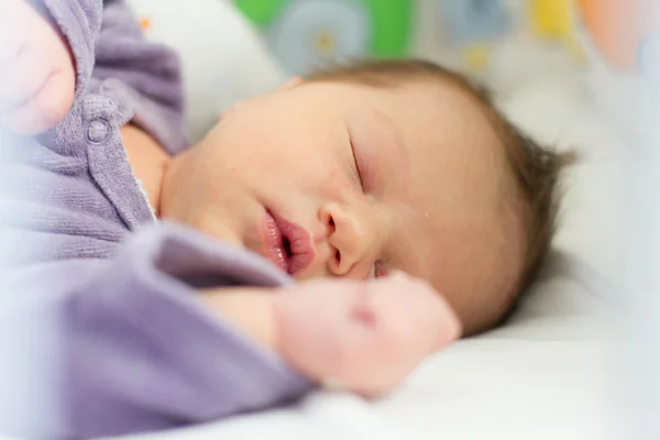 Retrato do bebê recém-nascido dormindo — Fotografia de Stock
