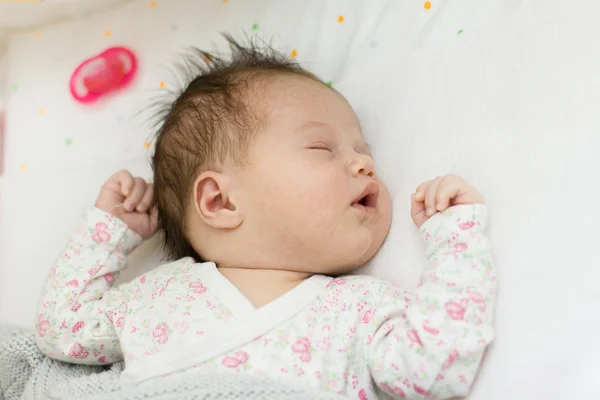 Bebé recién nacido durmiendo —  Fotos de Stock