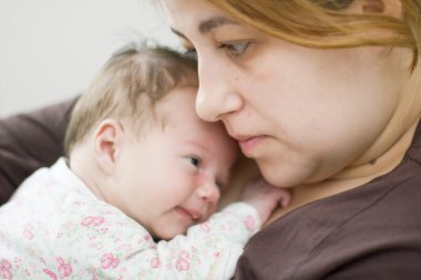 Anne ve yenidoğan bebek 