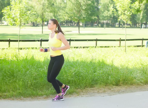 Mujer corriendo — Foto de Stock