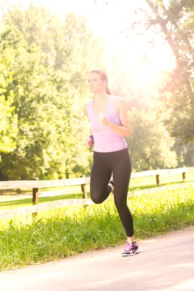 Kör kvinna jogging — Stockfoto