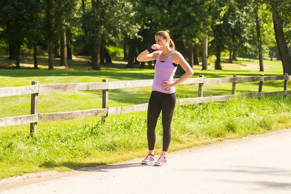 Running vrouw joggen — Stockfoto