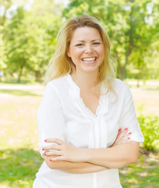 Geluk en mooie jonge vrouw — Stockfoto