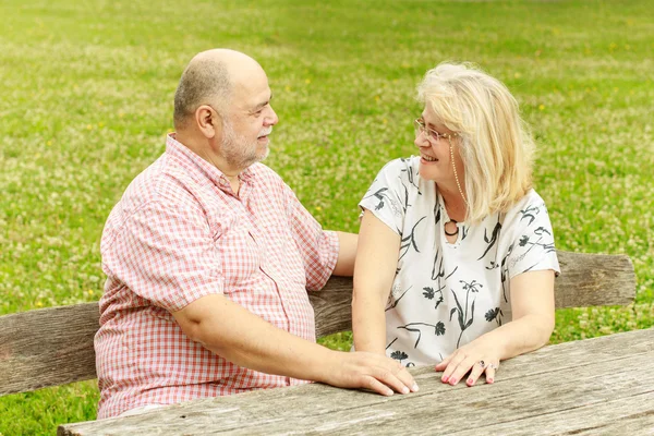 Romantische senior koppel — Stockfoto