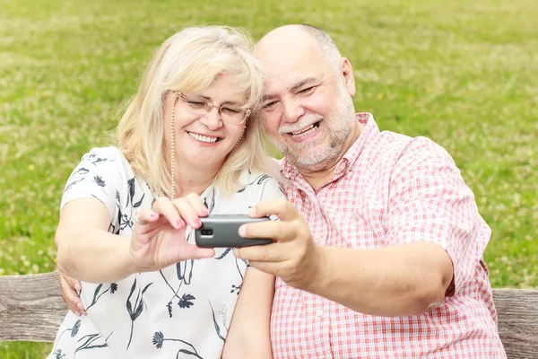 Casal sênior romântico — Fotografia de Stock