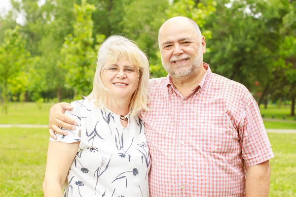 Feliz casal de idosos — Fotografia de Stock