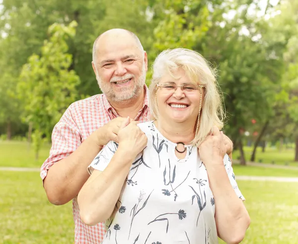 Romantische senior koppel — Stockfoto