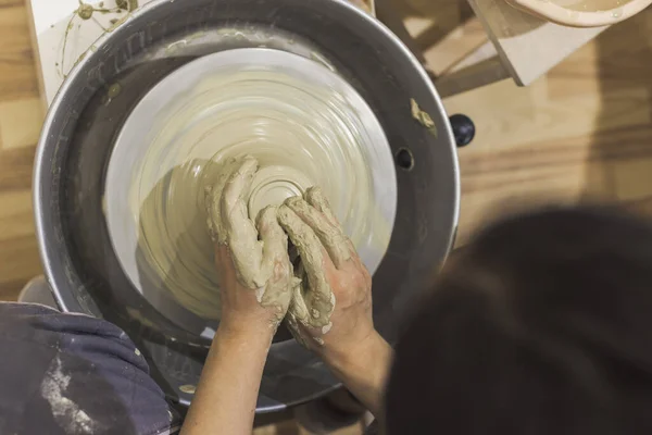 Female Pottery Artist Hands Shapes Clay Pottery Wheel Creative Handmade — Stock Photo, Image