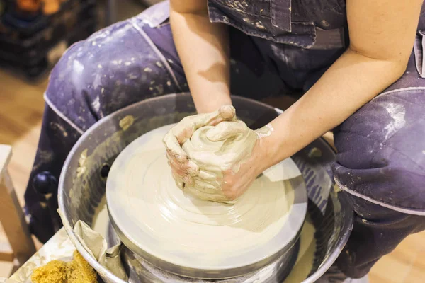 Female Pottery Artist Working Clay Pottery Wheel Art Workshop — Stock Photo, Image