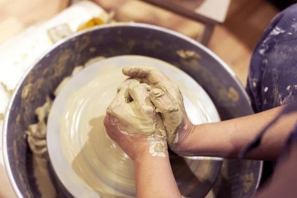 Closeup View Female Ceramics Artist Hands Shapes Clay Pottery Wheel — Stock Photo, Image