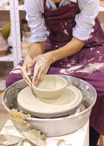 Woman Ceramic Artist Molding Clay Pottery Wheel Art Workshop — Stock Photo, Image